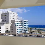 Downtown Sea View Penthouse * 라르나카