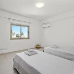 Downtown Sea View Penthouse 라르나카