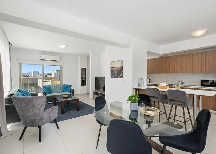 Downtown Sea View Penthouse ラルナカ