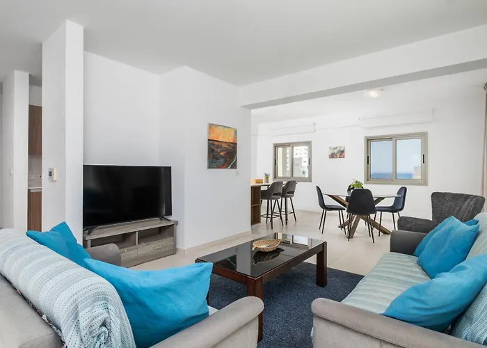 アパート Downtown Sea View Penthouse ラルナカ