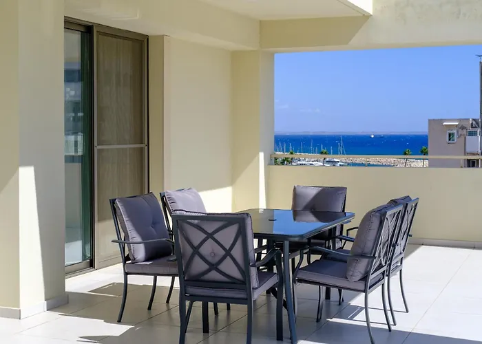 Downtown Sea View Penthouse アパート